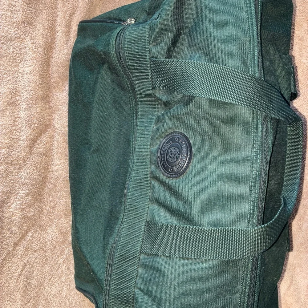 Lewis & Hyde Luggage Forest Green High Quality Duffel/Gym Bag Apx 11”x 17” X 14”